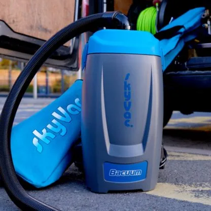 MARCHANDISES DANGEREUSES - Kit daspiration SkyVac à porter sur le dos pour le nettoyage intérieur, 8,5 m, batterie incluse