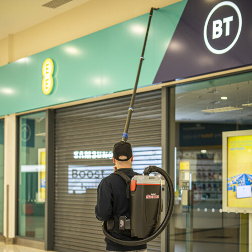 Set di aspirapolvere a zaino SkyVac per la pulizia di interni 8,5 m con batteria inclusa