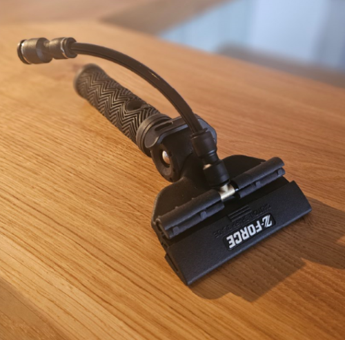 REACH-iT Z-Force glass scraper with water guide for...