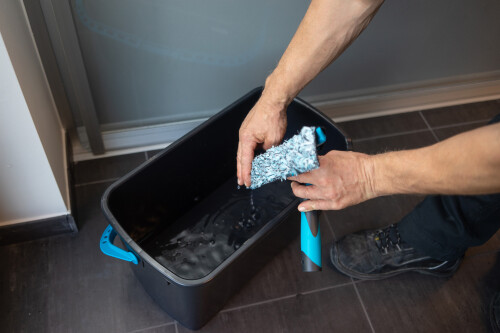 MOERMAN professionele emmer zwart met turkoois handvat 22L